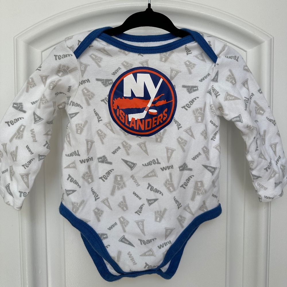 Infant New York Islanders White Long Sleeve Bodysuit - 6/9m